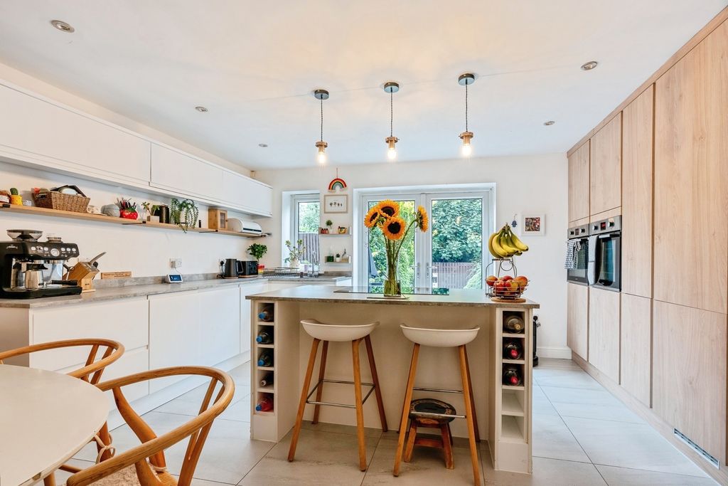 Property photo 2 of 34 Pbox-Img.Jpg