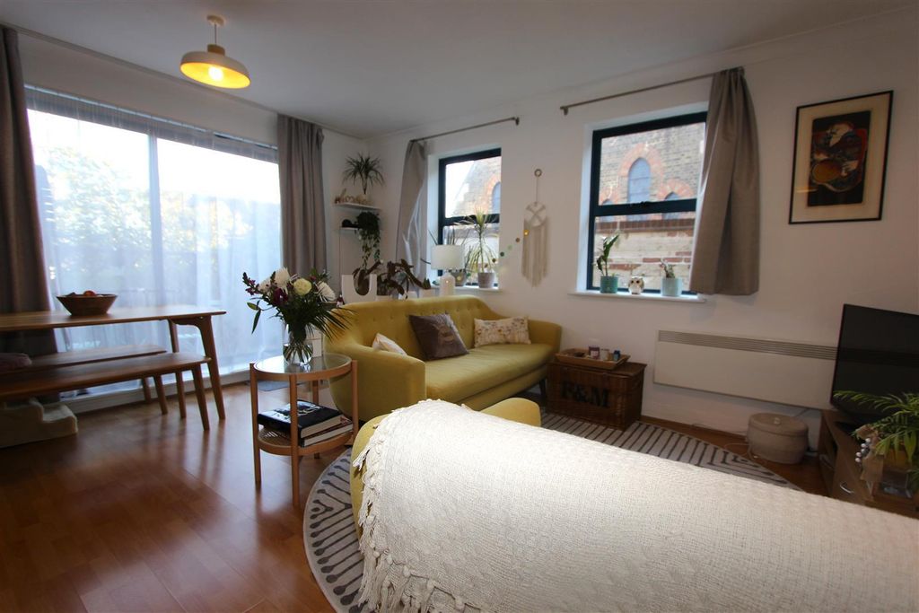 Property photo 3 of 15