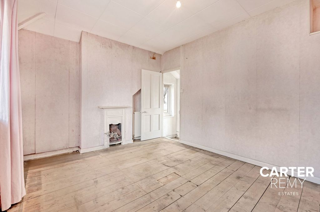 Property photo 2 of 23