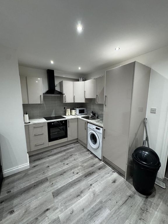 Property photo 1 of 10 Modern Fitted Kitchen With Integrated Oven, Hob An...