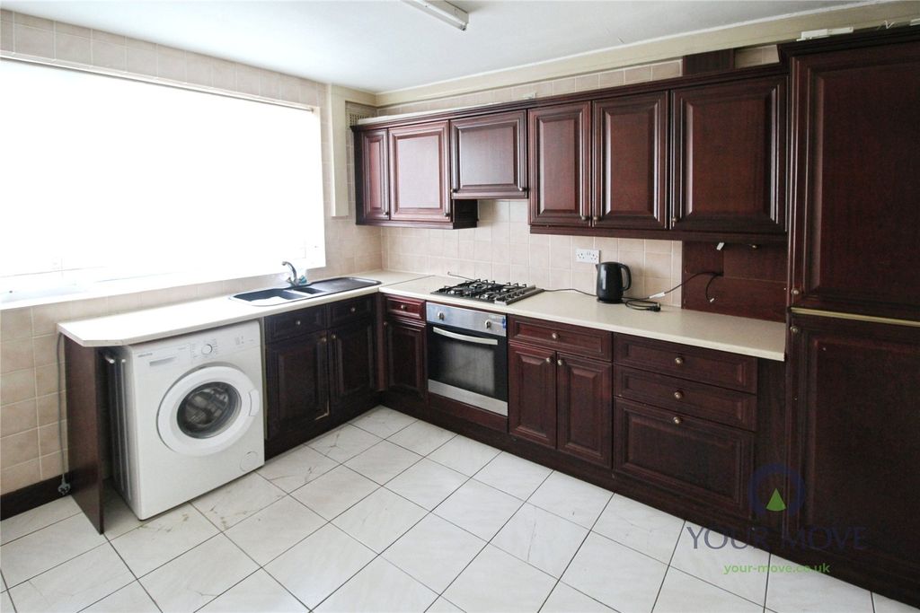 Property photo 2 of 10 Kitchen