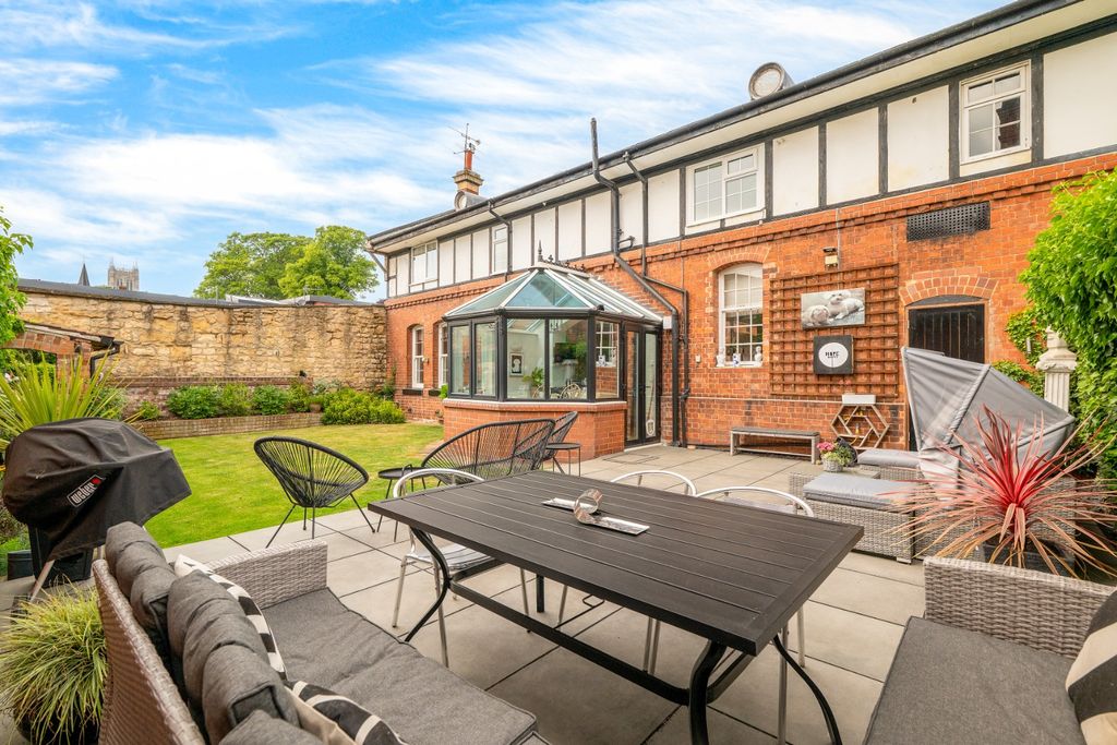 Property photo 1 of 28 4227191