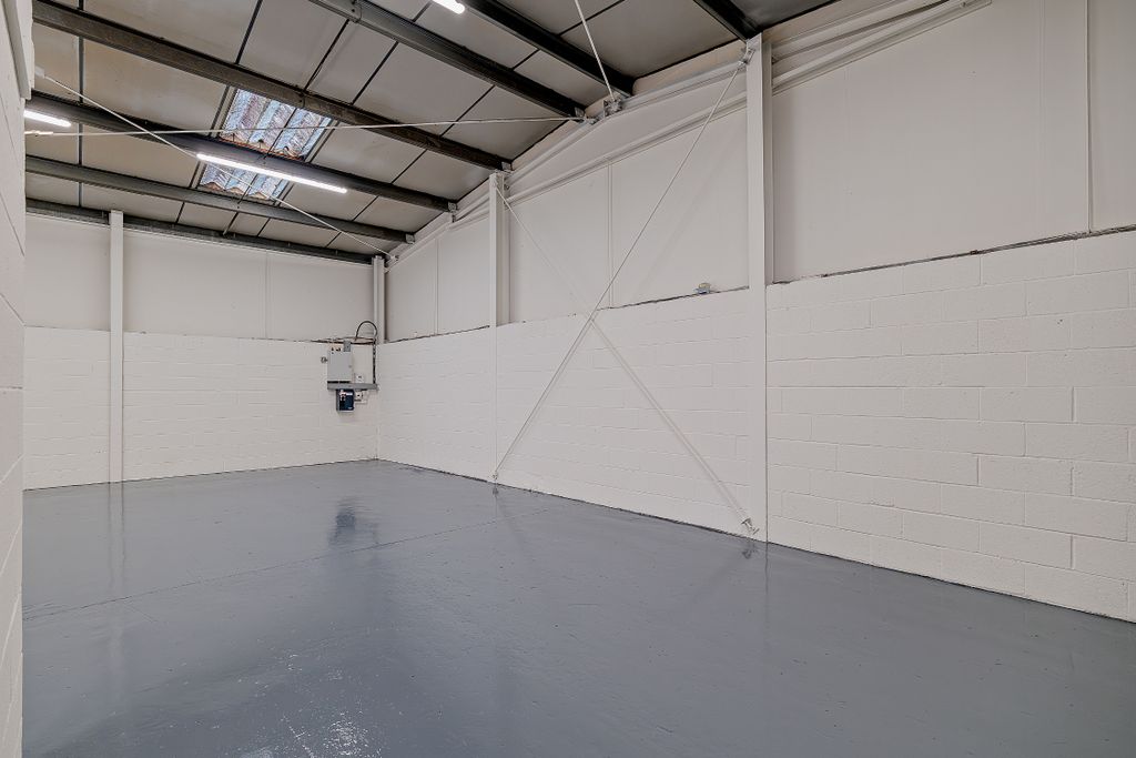 Property photo 3 of 6 8672102-Stills-Interior01(1)-800