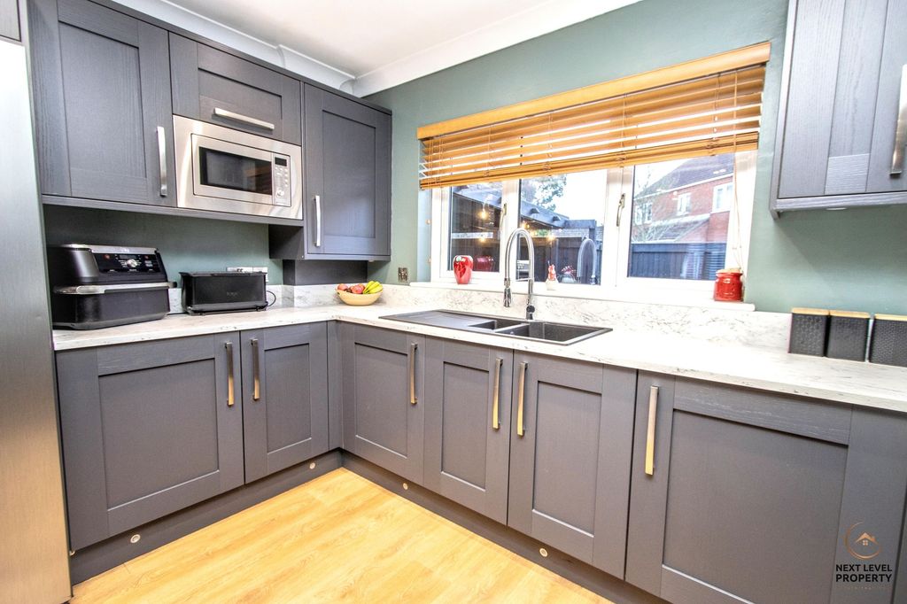 Property photo 2 of 36