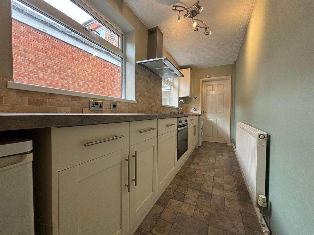 Property photo 2 of 11 Kitchen 3.Jpg