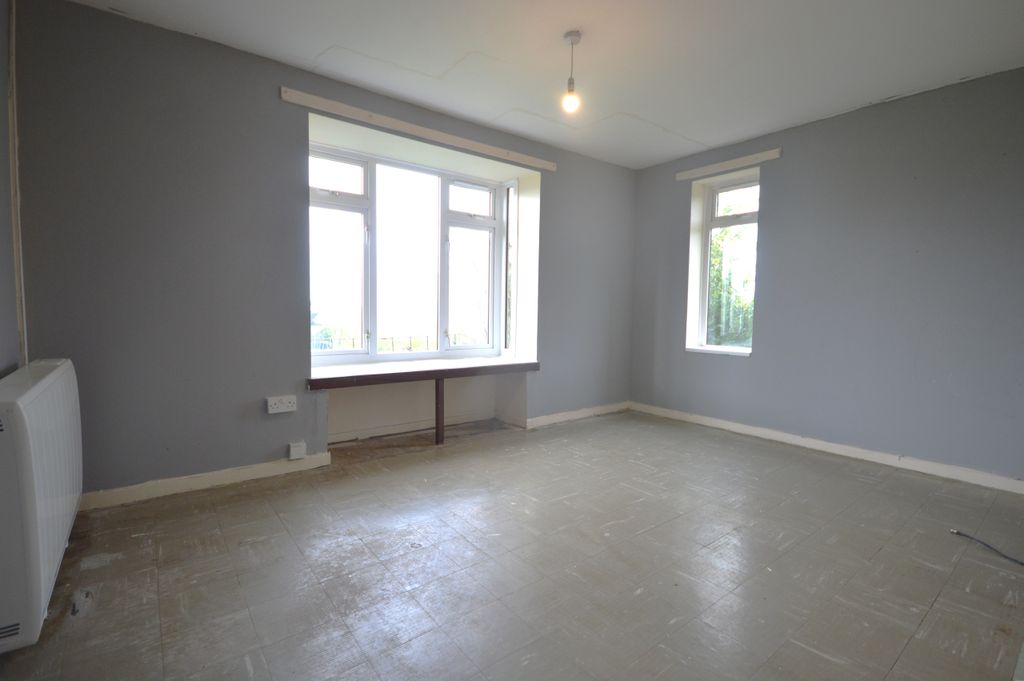 Property photo 3 of 14 Living Room