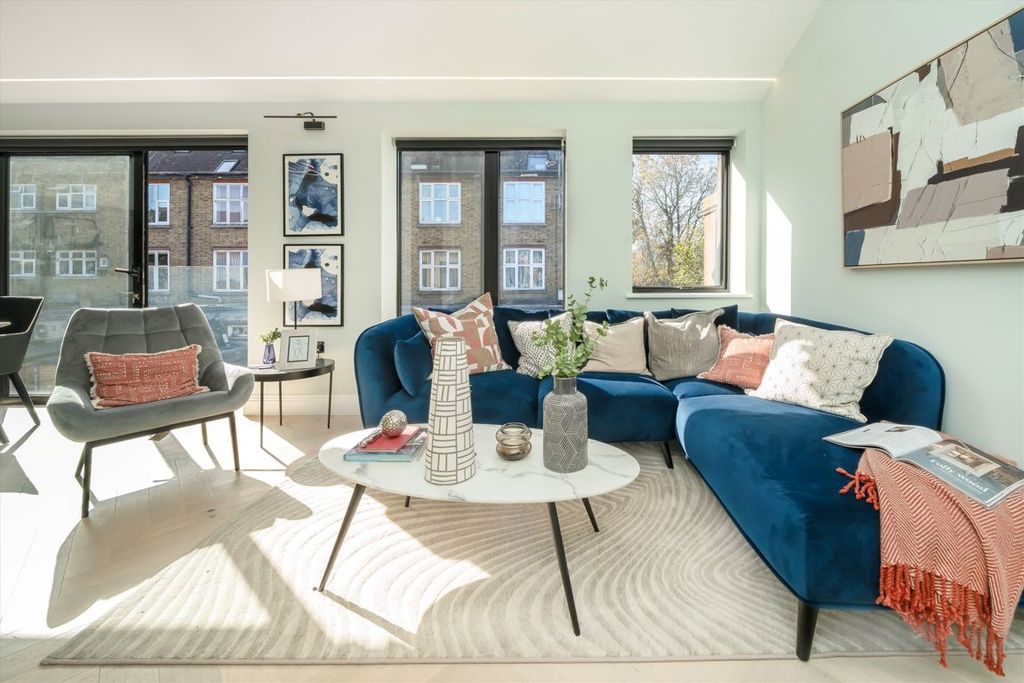 Property photo 2 of 8