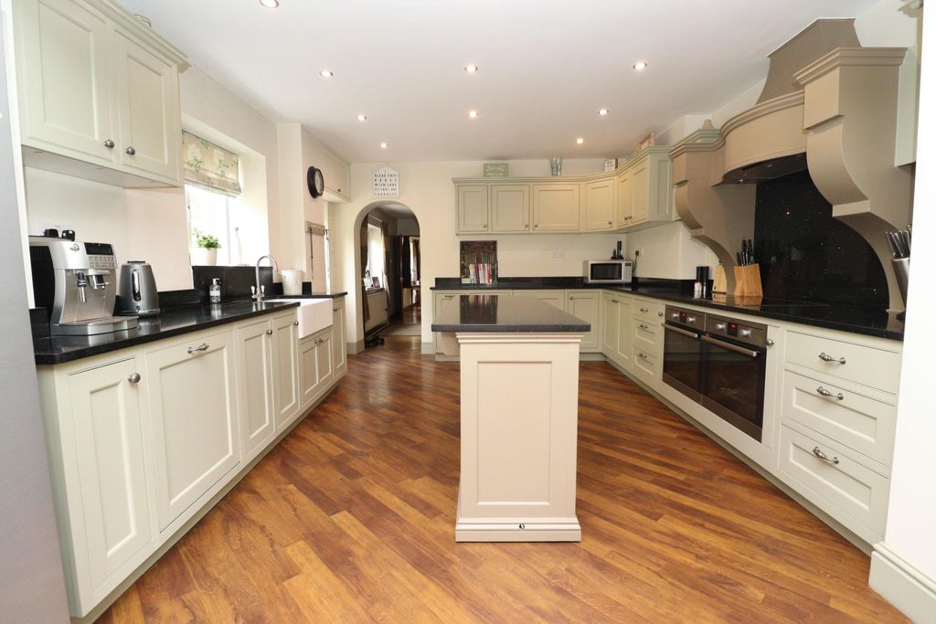 Property photo 3 of 36 (5)