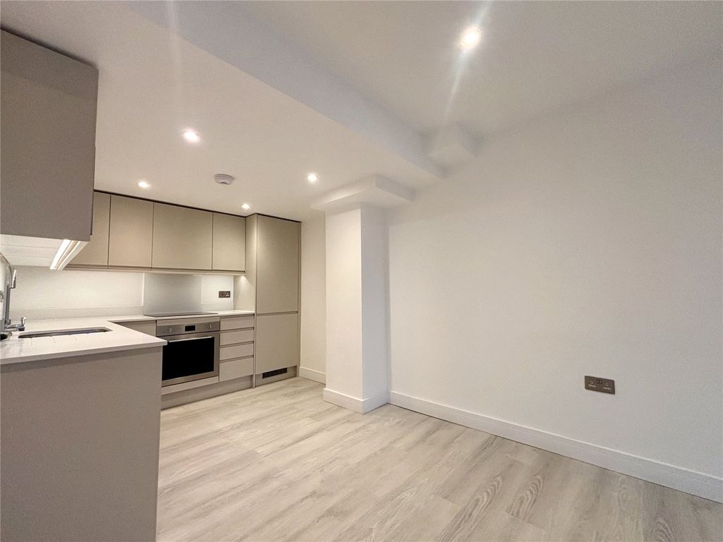 Property photo 2 of 31 Picture No. 22