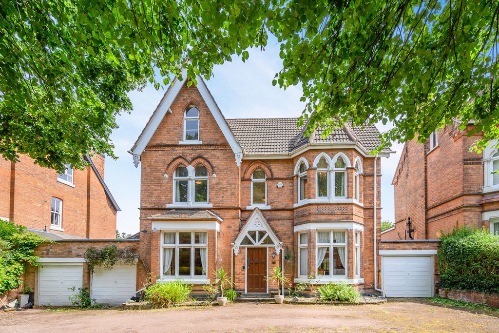 Property photo 1 of 43