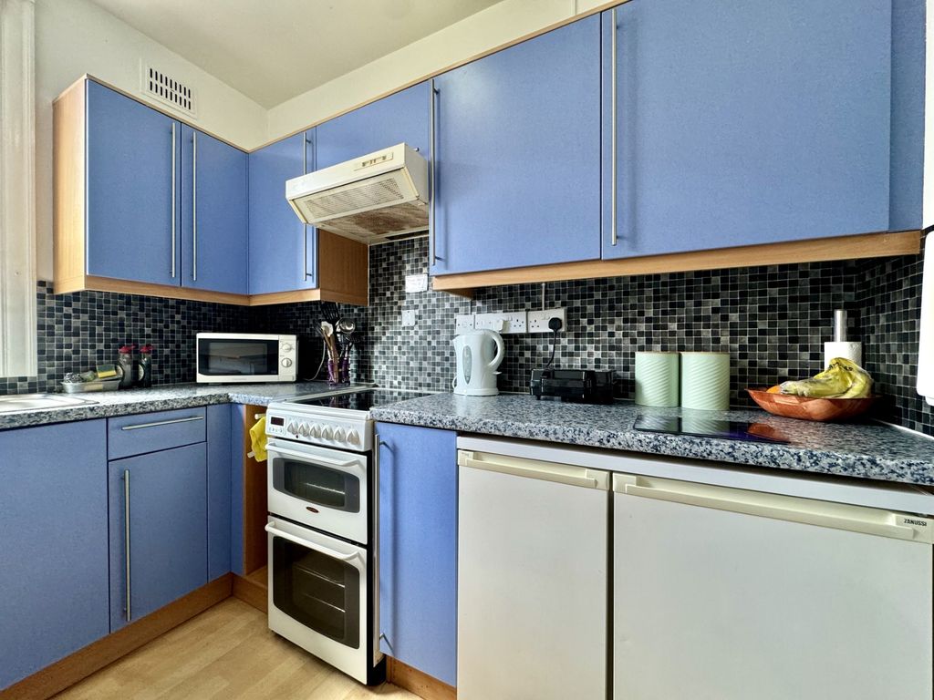 Property photo 3 of 5 Kitchen