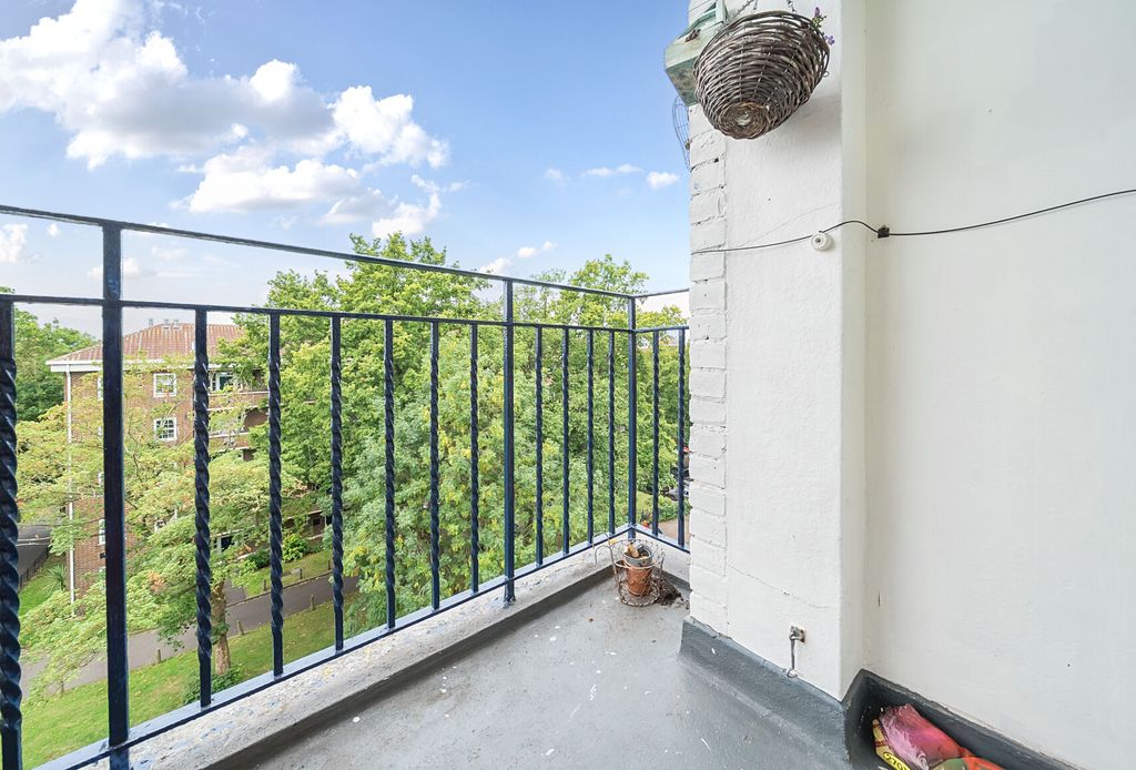 Property photo 2 of 12 1334062-1-6890Bdf...