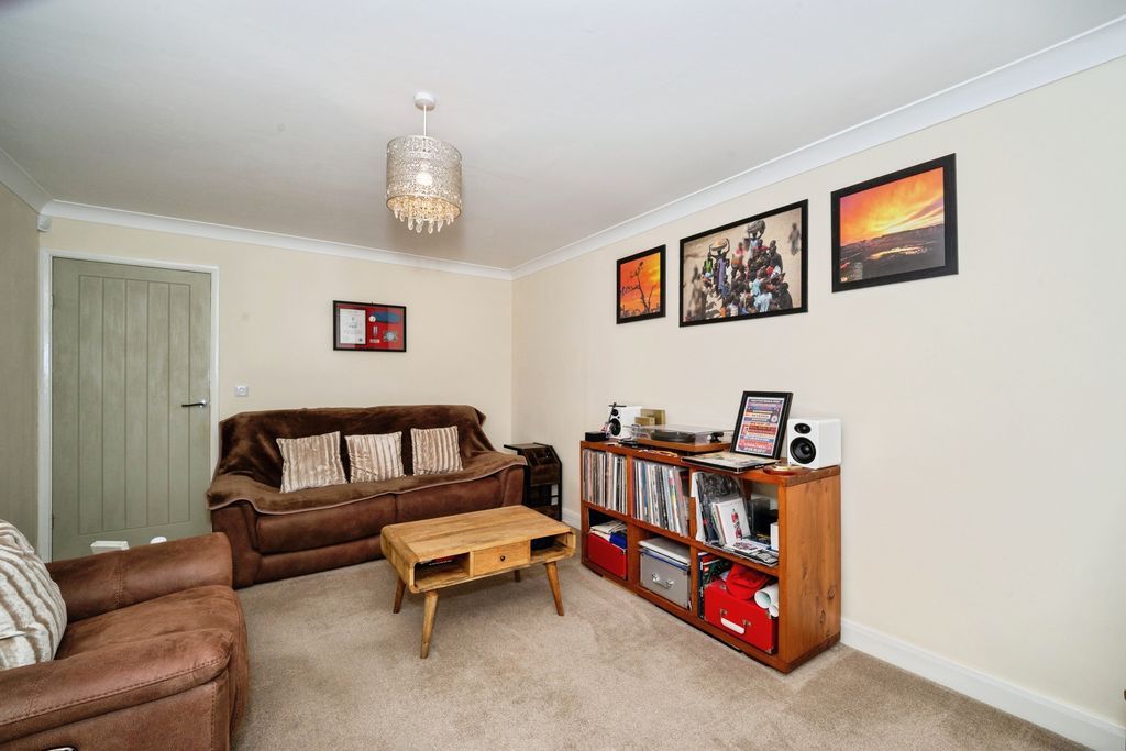 Property photo 2 of 15 Lounge