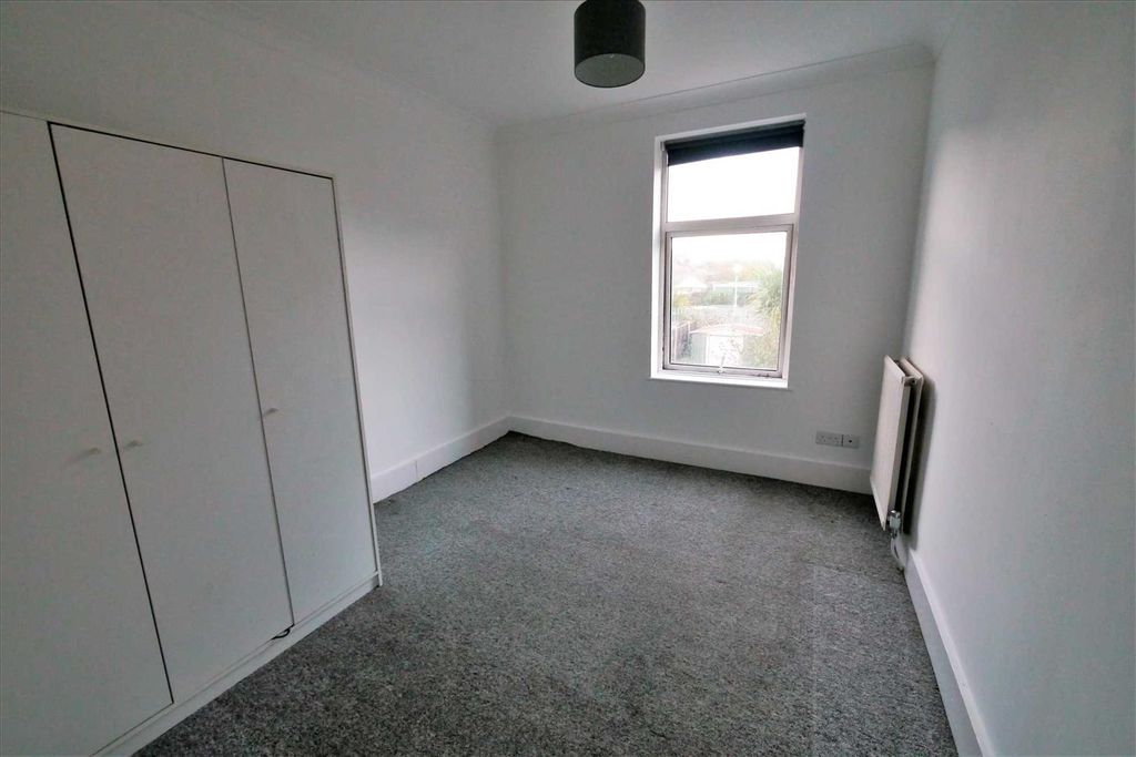 Property photo 2 of 11 Room 5