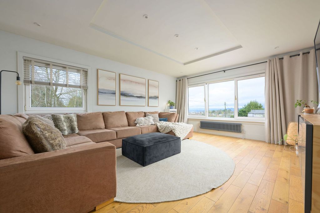 Property photo 3 of 42