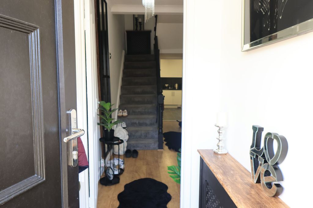 Property photo 2 of 26
