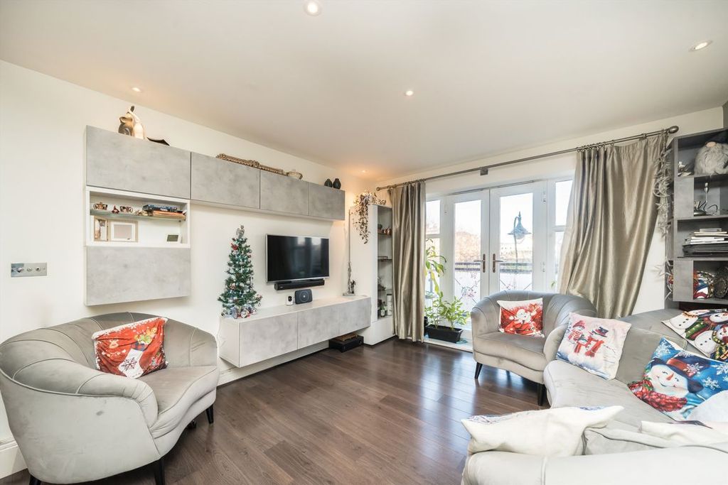 Property photo 2 of 6