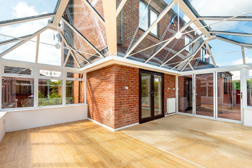 Property photo 2 of 26 Conservatory