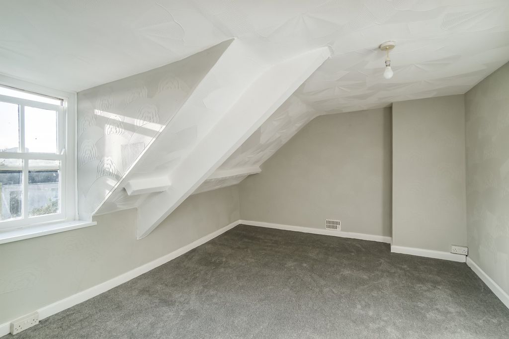 Property photo 2 of 7 0001