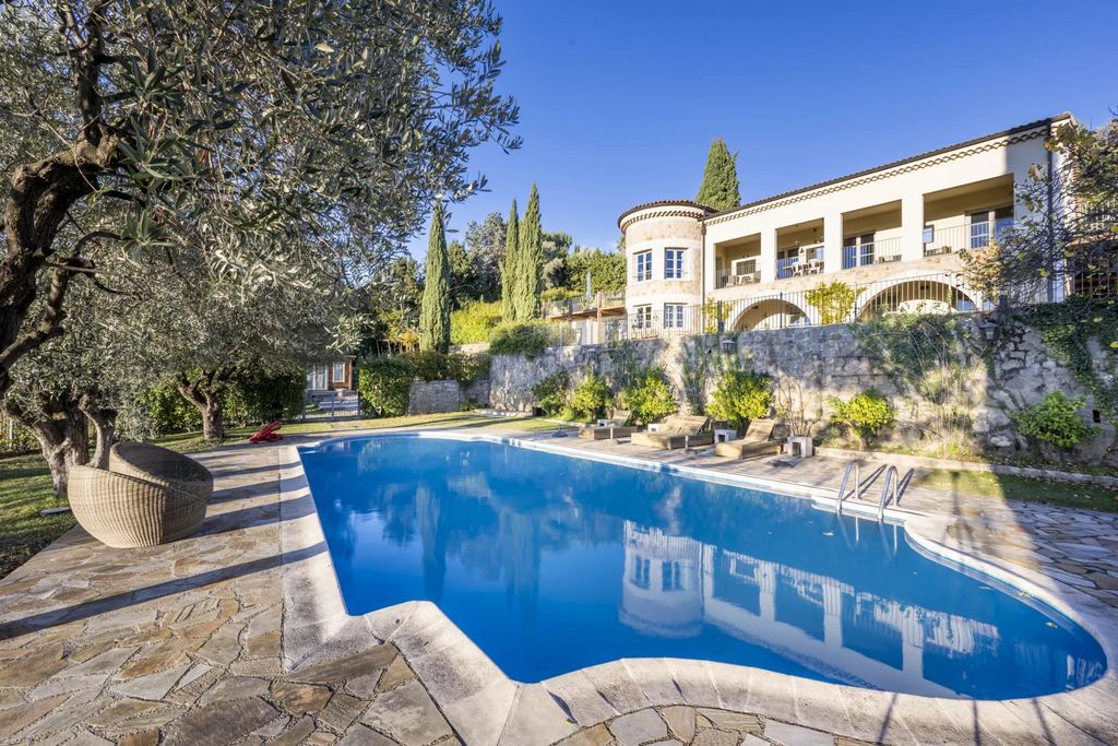 Property photo 2 of 25