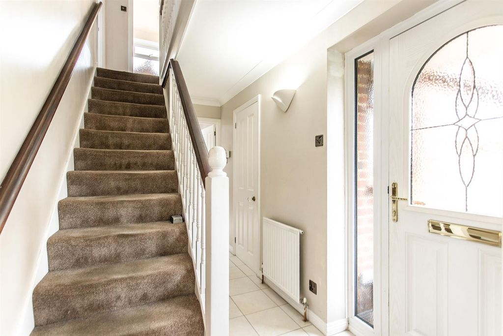 Property photo 2 of 23