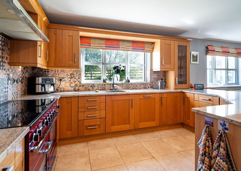 Property photo 3 of 32