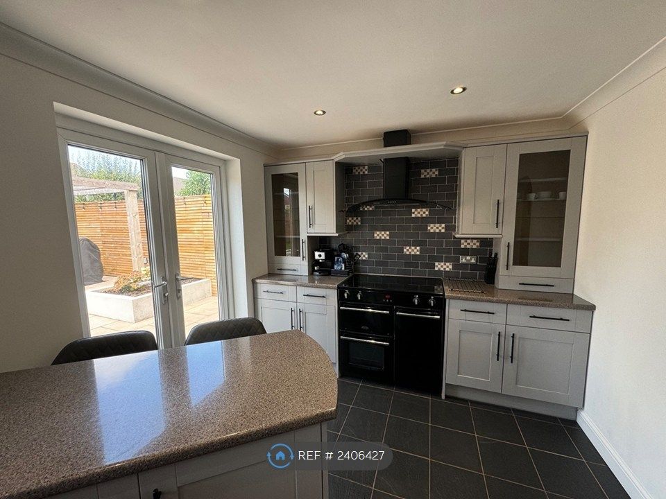 Property photo 3 of 35