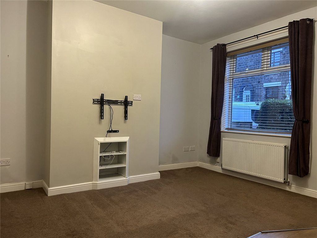 Property photo 3 of 14 Lounge