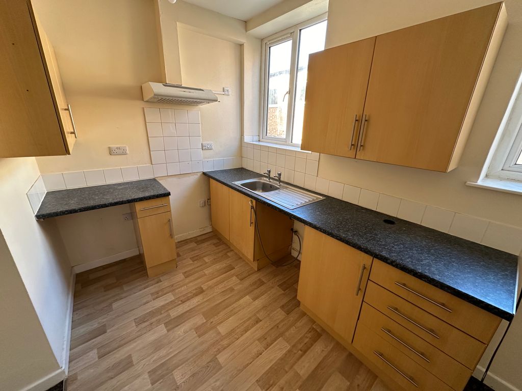 Property photo 3 of 6 Kitchen