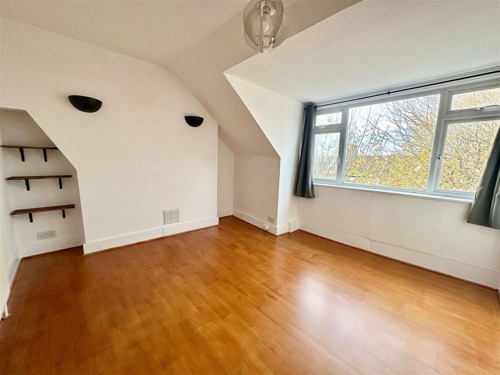 Property photo 3 of 14 16.Jpg