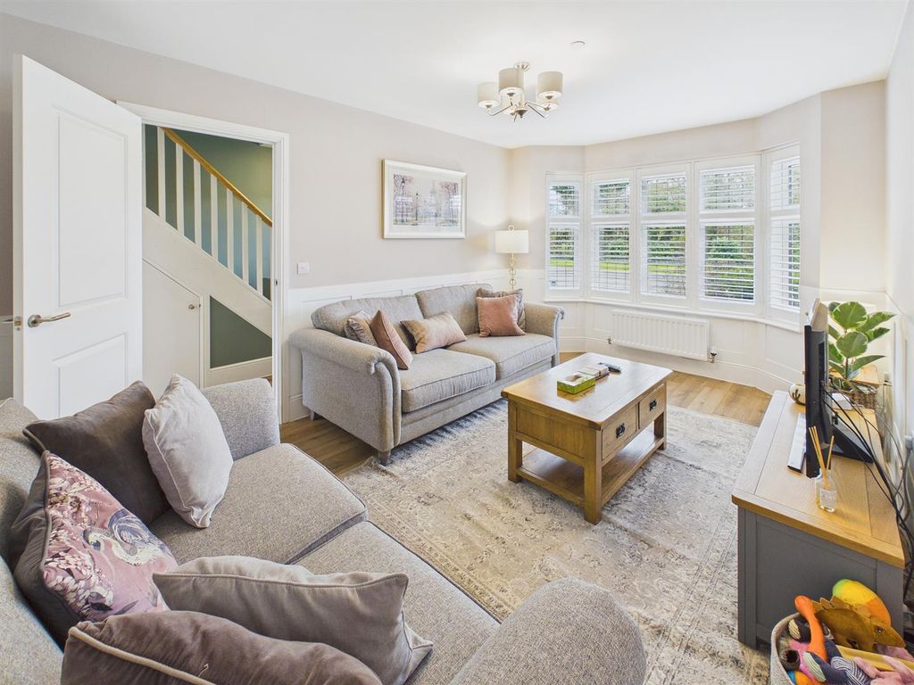 Property photo 2 of 31 Lounge