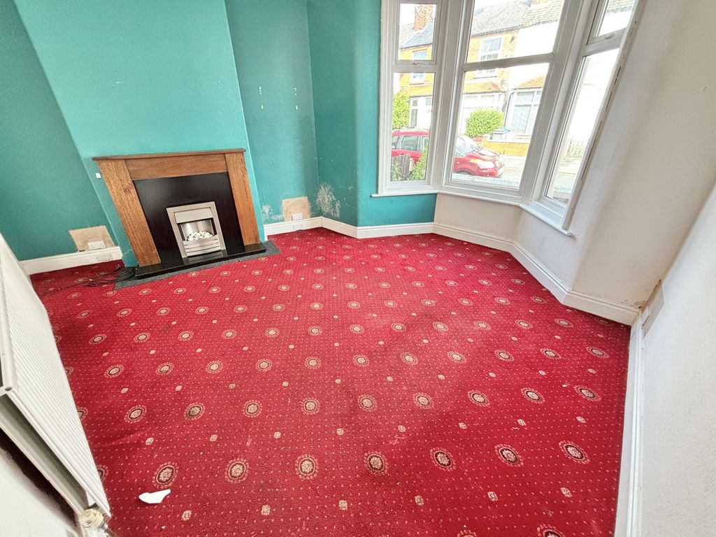Property photo 2 of 27