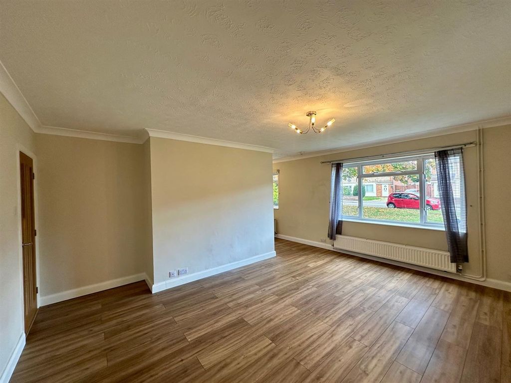 Property photo 2 of 19 Lounge