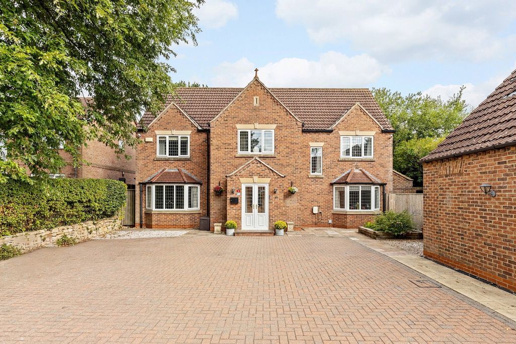 Property photo 1 of 26