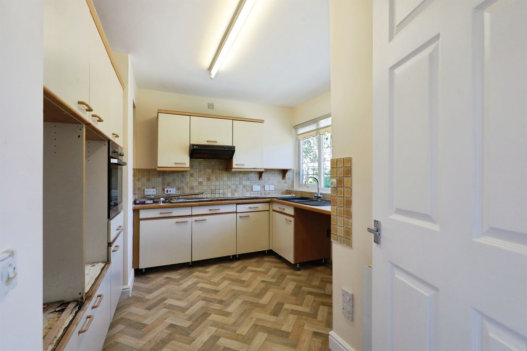 Property photo 2 of 18