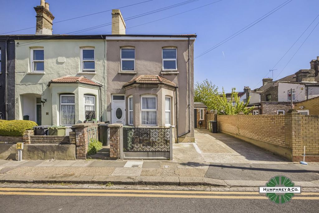 Property photo 2 of 15 Leopold Road (23).Jpg