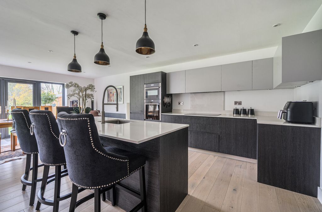 Property photo 2 of 17 1373467-6-690B55E...