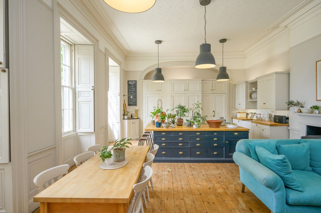 Property photo 2 of 42