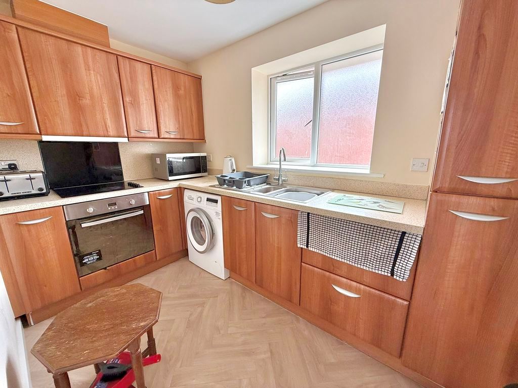 Property photo 3 of 9 Kitchen