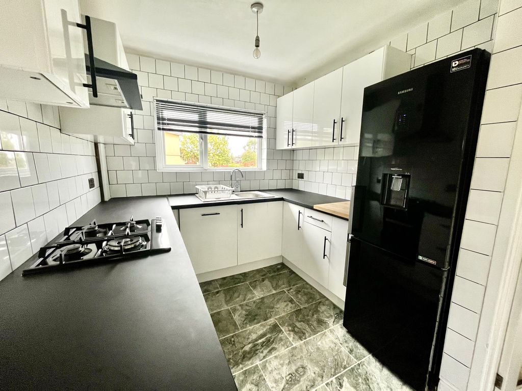 Property photo 3 of 14 Kitchen