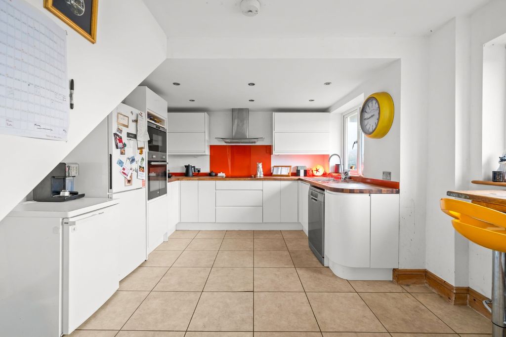 Property photo 2 of 17 4517051