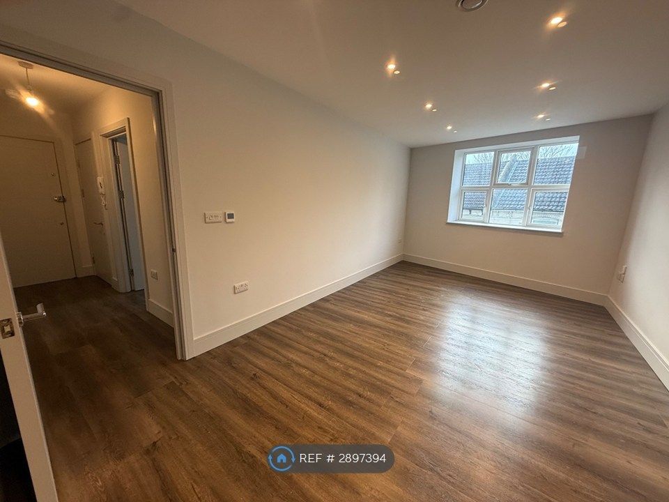 Property photo 2 of 32