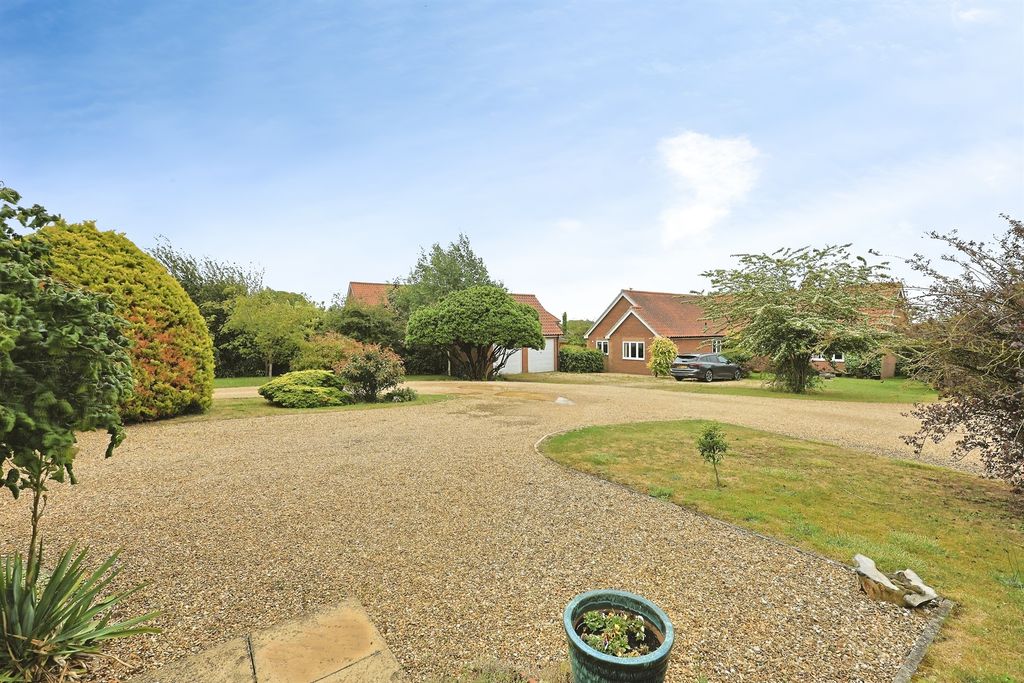 Property photo 2 of 27