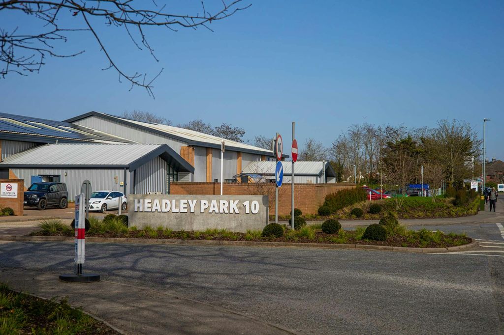 Property photo 2 of 7 Headley_Park_Ten_0023.Jpg