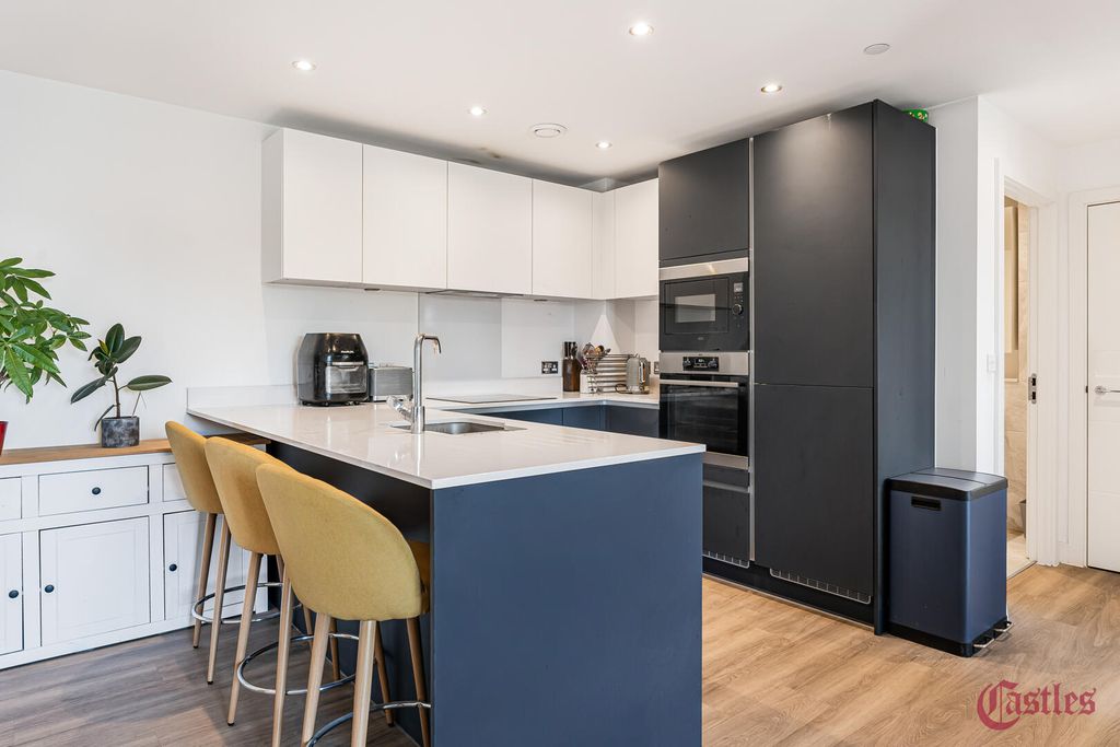 Property photo 3 of 22 Kitchen