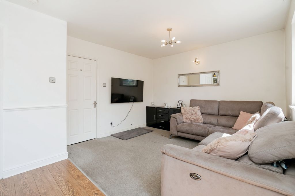 Property photo 3 of 15 Lounge