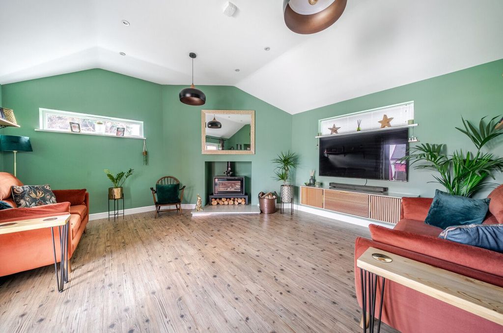 Property photo 3 of 24