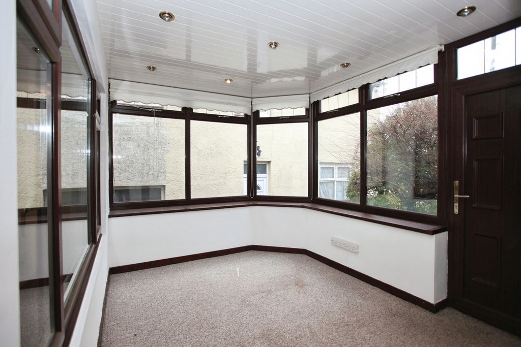 Property photo 2 of 19 Porch