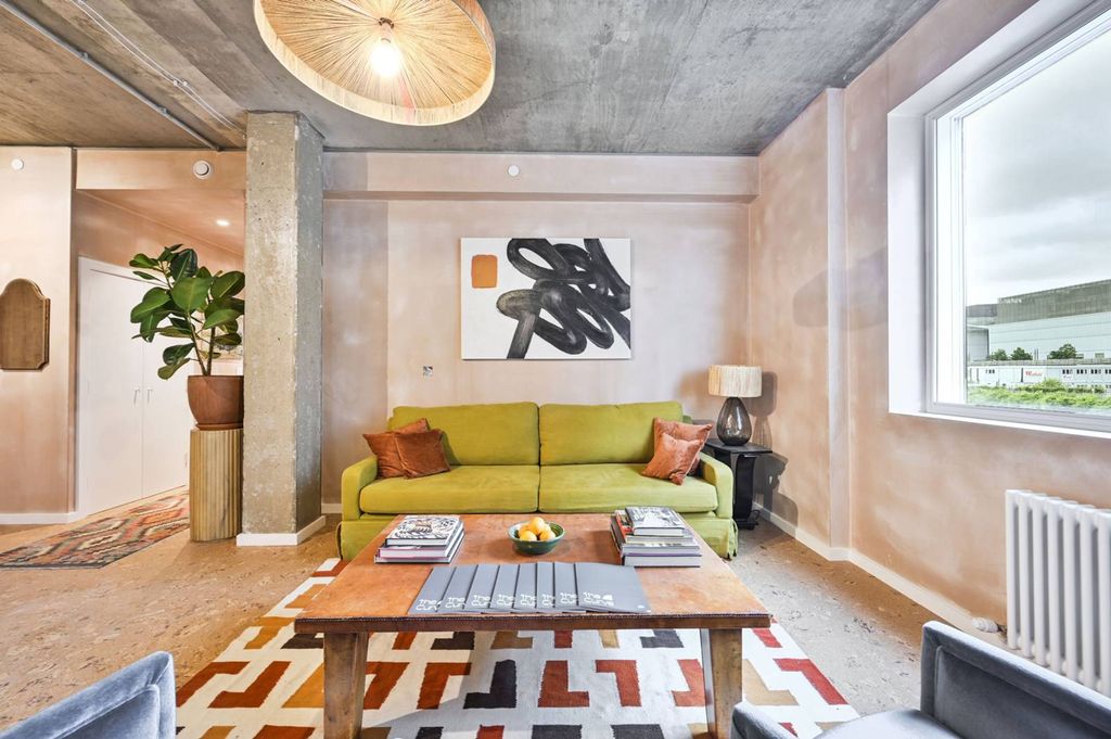 Property photo 2 of 14