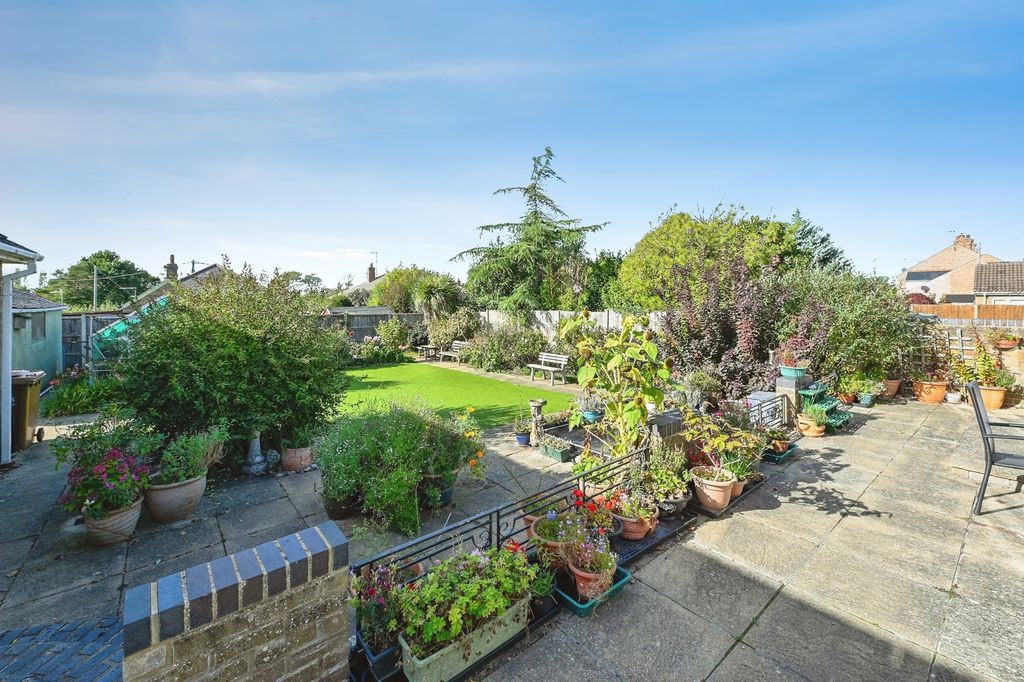 Property photo 2 of 23
